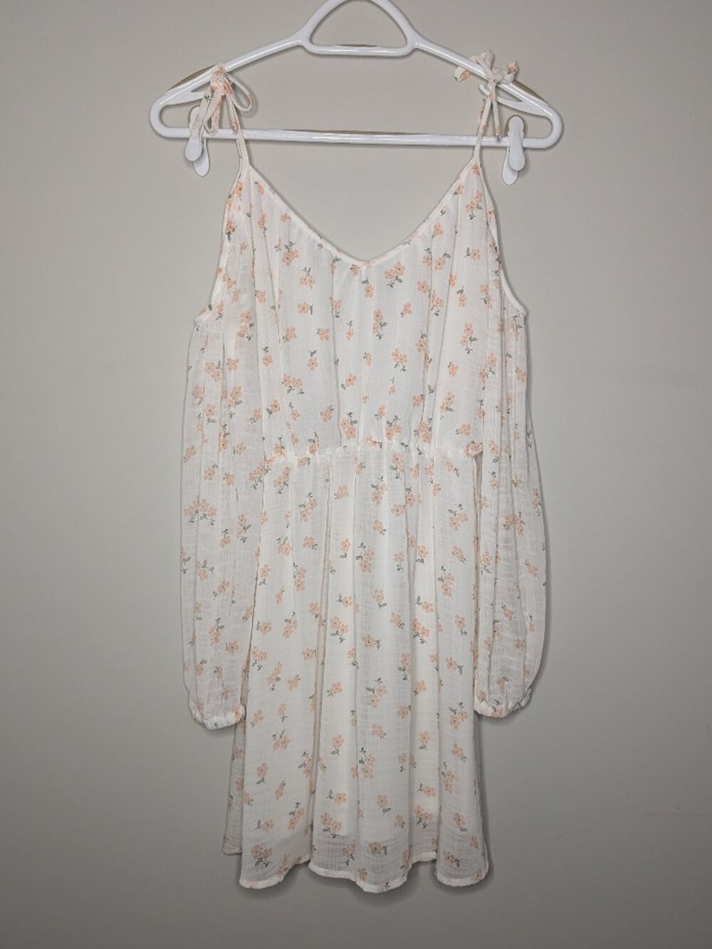 H&M White Floral Cold Shoulder Flowy Long Sleeved A-line Dress Size 4